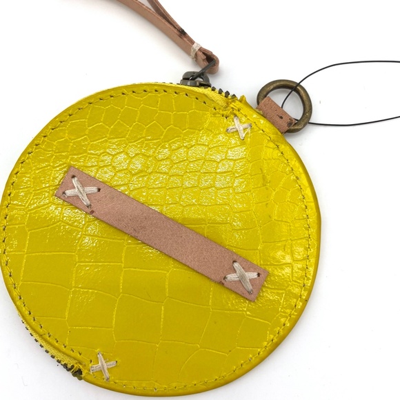 NEW FREE PEOPLE LEATHER ZIP POUCH MUSTARD REPTILE - Picture 4 of 6